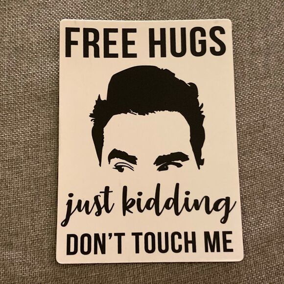 Schitt’s Creek Free Hugs David Rose Magnet - Picture 1 of 4
